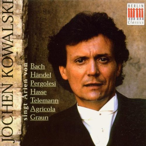 Sings Arias